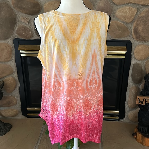 Time and Tru Tank Top - Picture 3 of 11